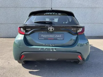 Car image 4