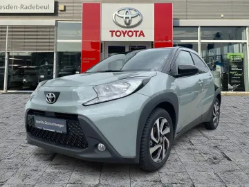 Car image 3