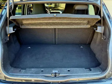 Car image 34