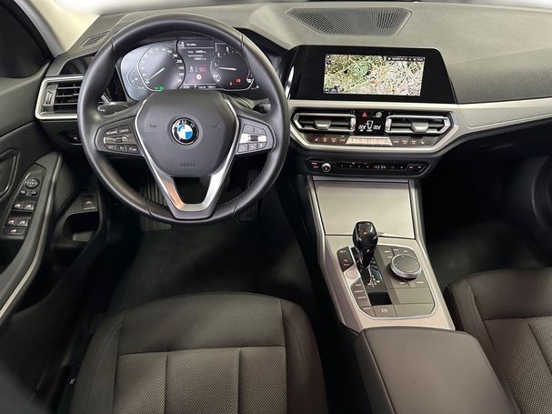 BMW 318i Touring 115 kW image number 11