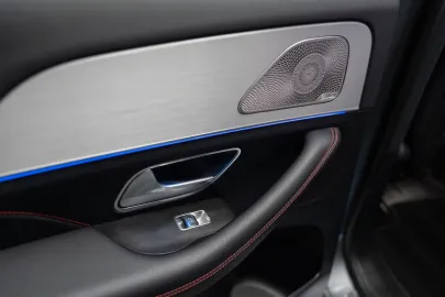 Car image 40