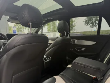 Car image 32