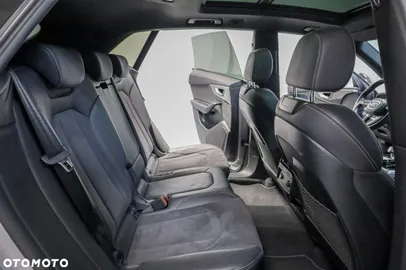 Car image 32