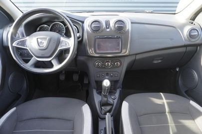 Car image 37