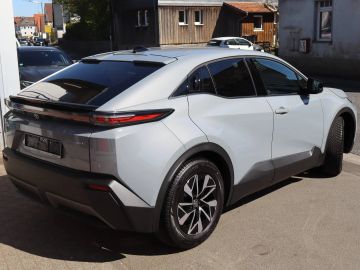 Car image 3