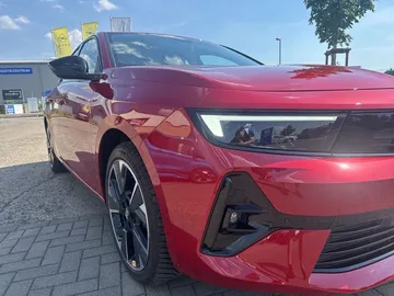Car image 25