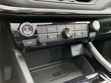 Car image 32