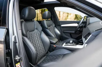 Car image 25