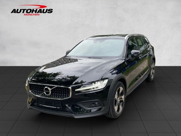 Volvo V60 Cross Country Pro AWD 145 kW image number 1