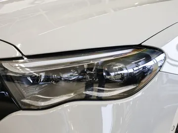Car image 30