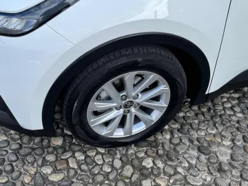 Car image 22