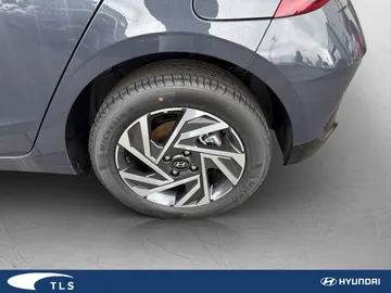 Car image 19