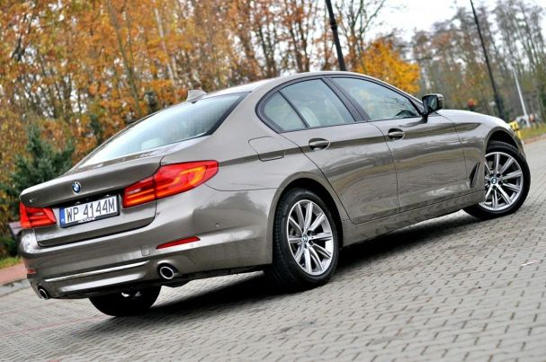 BMW 520d Luxury Line xDrive 140 kW image number 3