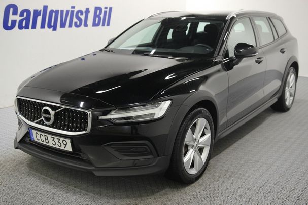 Volvo V60 Cross Country B4 AWD 146 kW image number 1