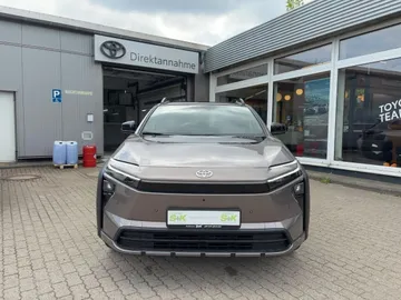 Car image 2