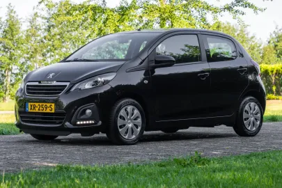 Car image 2