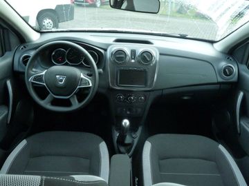 Car image 13