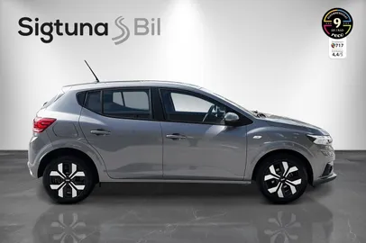 Car image 4