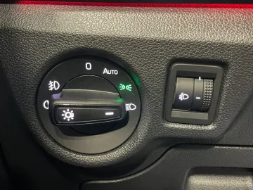 Car image 43