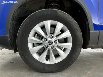 Car image 27