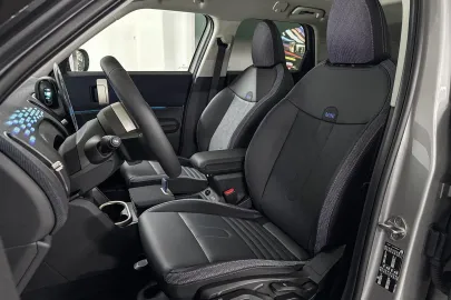 Car image 28