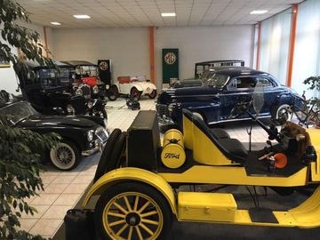 Car image 14