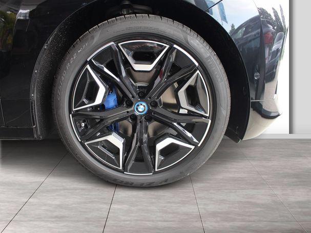 BMW iX xDrive40 240 kW image number 5