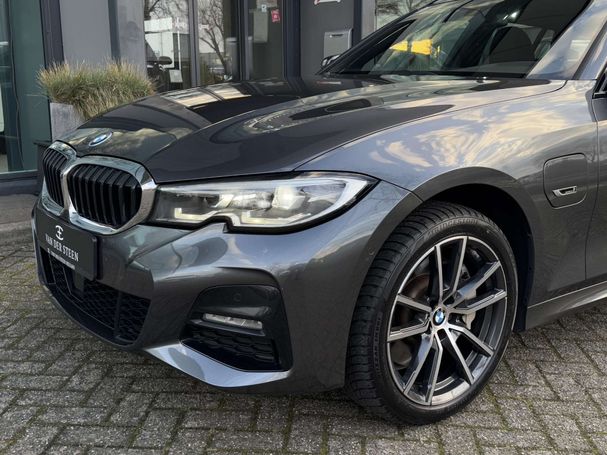 BMW 330 e Touring xDrive 215 kW image number 23