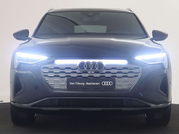 Audi Q8 55 quattro e-tron Advanced 300 kW image number 3