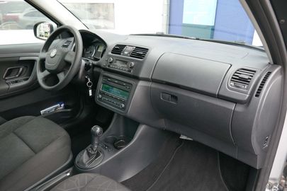 Car image 15