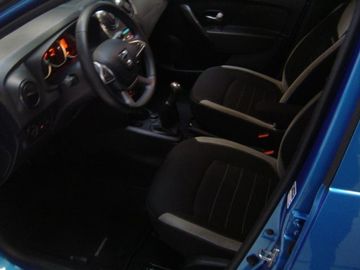 Car image 10