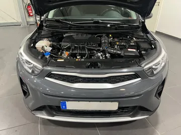 Car image 19