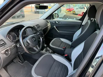 Car image 30