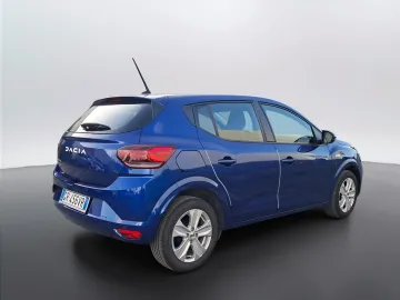 Car image 4