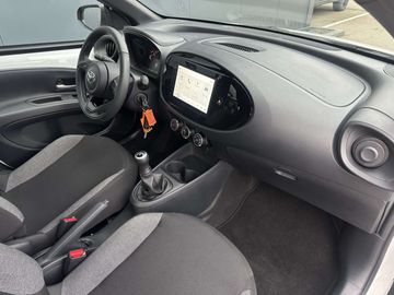 Car image 14