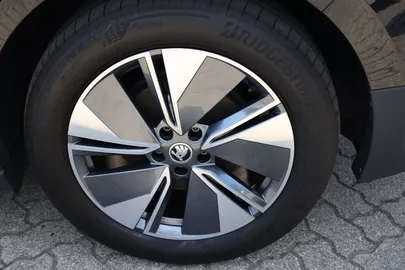 Car image 40