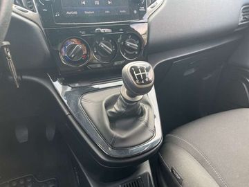 Car image 14