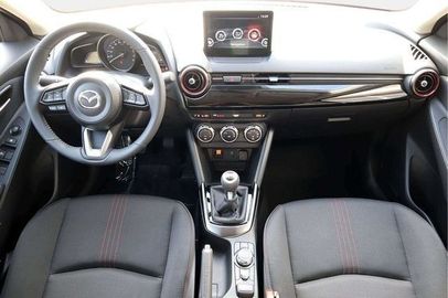 Car image 11