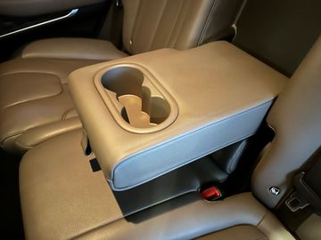 Car image 37