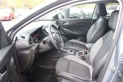 Car image 11