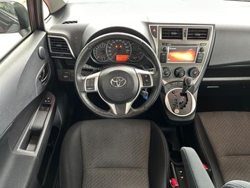 Car image 10