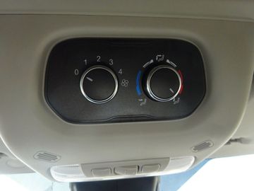 Car image 33