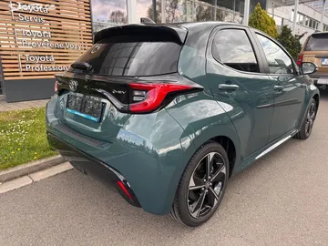 Car image 5