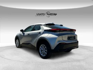 Car image 4