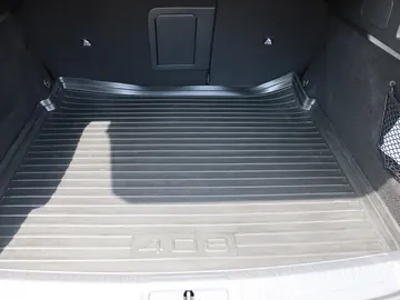 Car image 27