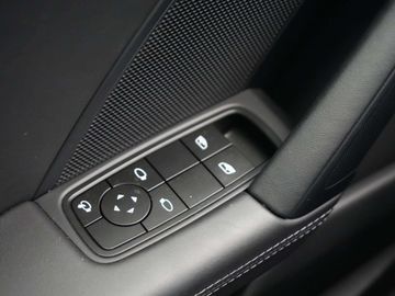 Car image 36