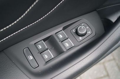 Car image 37