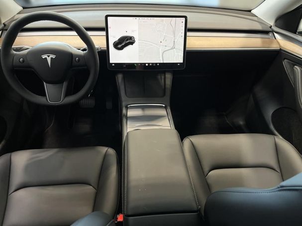 Tesla Model Y Long Range AWD 378 kW image number 3