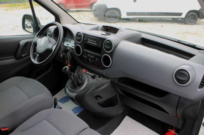 Car image 11