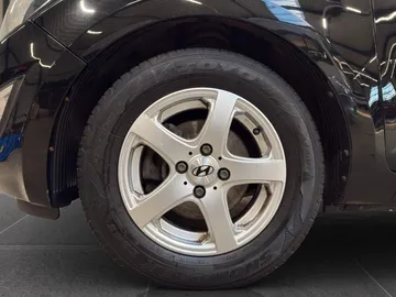 Car image 27
